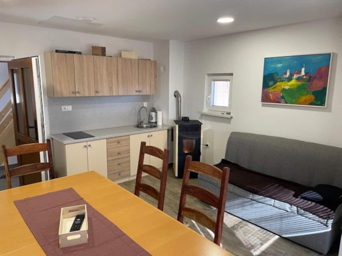 Holiday House Zlacka Gorca Pristava pri Mestinju Luaran gambar